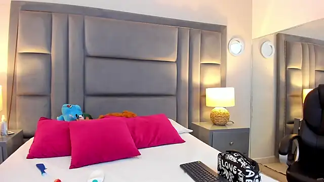 GabyMoreau online show from January 14, 2026, 4:10 pm