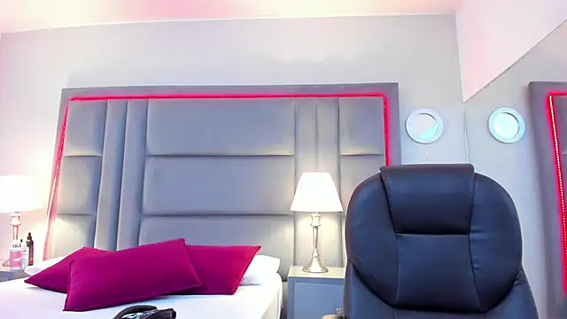 GabyMoreau online show from April 8, 2026, 8:43 pm