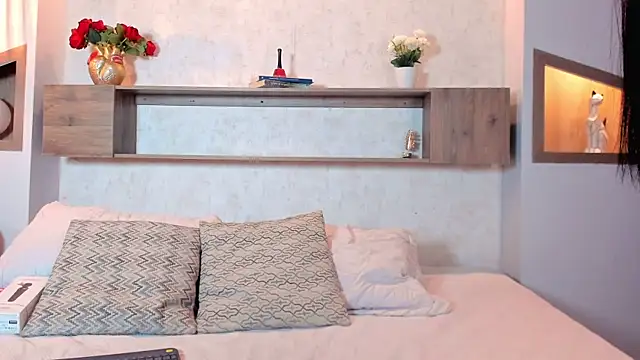 Snapshot of Emilly_Beaumont chatting on November 21, 2025, 12:15 pm Emilly Beaumont online show from November 21, 2025, 12:15 pm