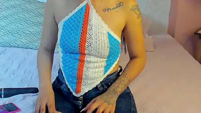 Snapshot of Emilly_Beaumont chatting on September 18, 2025, 1:25 pm Emilly Beaumont online show from September 18, 2025, 1:25 pm