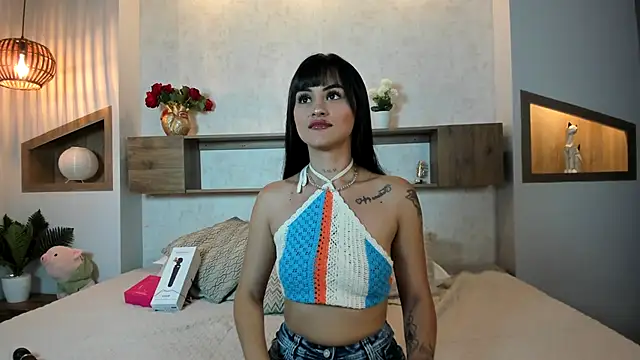 Snapshot of Emilly_Beaumont chatting on November 19, 2025, 12:16 pm Emilly Beaumont online show from November 19, 2025, 12:16 pm