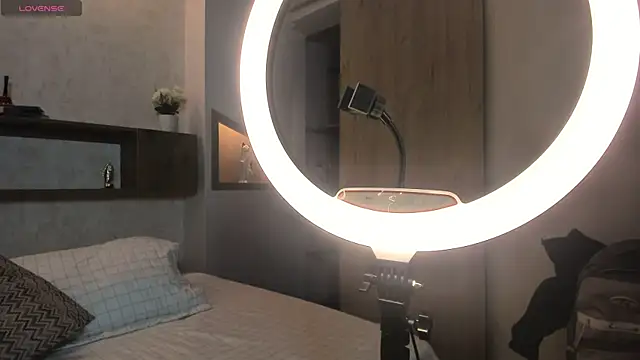 Snapshot of Emilly_Beaumont chatting on December 2, 2025, 12:51 pm Emilly Beaumont online show from December 2, 2025, 12:51 pm