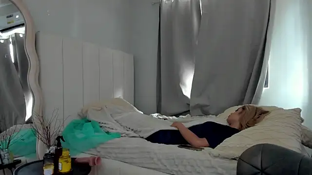 LUUVRRI 21 online show from April 21, 2026, 2:51 am