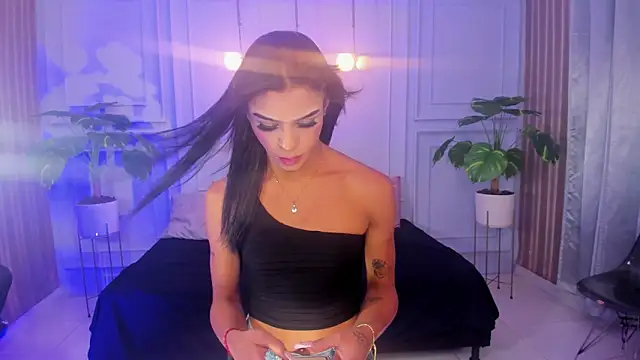 keytinthomson  online show from April 2, 2026, 7:09 pm