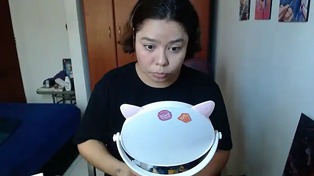 Snapshot of saenz_eymi chatting on December 5, 2025, 2:26 pm saenz eymi online show from December 5, 2025, 2:26 pm