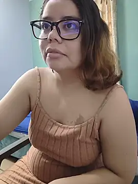 Snapshot of saenz_eymi chatting on June 7, 2026, 6:13 pm saenz eymi online show from June 7, 2026, 6:13 pm