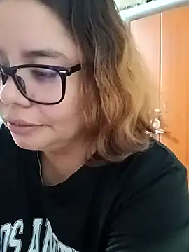 Snapshot of saenz_eymi chatting on March 3, 2026, 3:35 am saenz eymi online show from March 3, 2026, 3:35 am