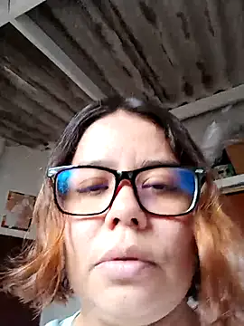 Snapshot of saenz_eymi chatting on February 12, 2026, 6:40 pm saenz eymi online show from February 12, 2026, 6:40 pm