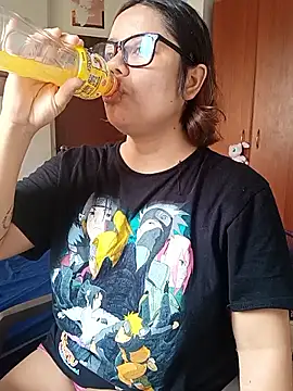 Snapshot of saenz_eymi chatting on February 8, 2026, 2:37 pm saenz eymi online show from February 8, 2026, 2:37 pm