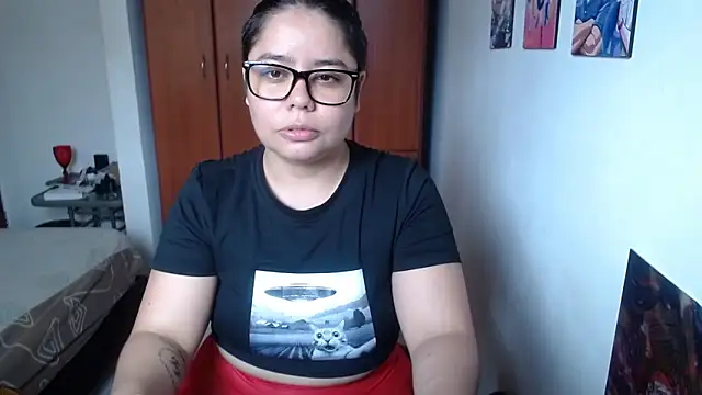 Snapshot of saenz_eymi chatting on November 16, 2025, 5:28 pm saenz eymi online show from November 16, 2025, 5:28 pm