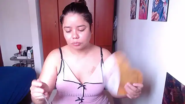 Snapshot of saenz_eymi chatting on November 15, 2025, 3:27 pm saenz eymi online show from November 15, 2025, 3:27 pm