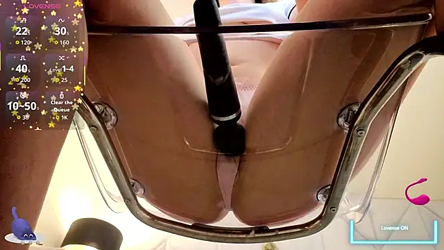 Snapshot of DiamondGoldie chatting on October 17, 2025, 7:04 pm DiamondGoldie online show from October 17, 2025, 7:04 pm