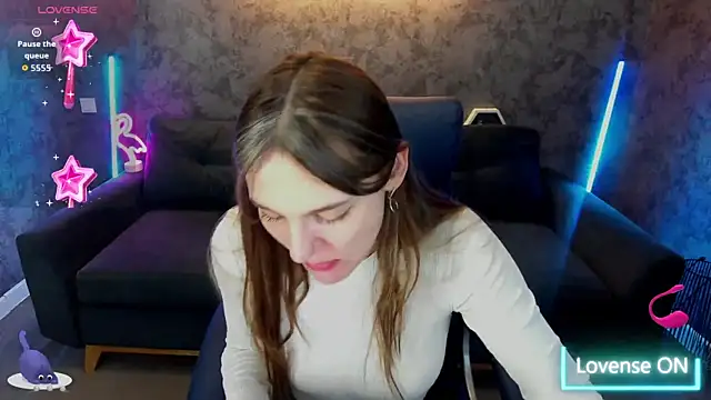 Snapshot of DiamondGoldie chatting on December 5, 2025, 6:45 am DiamondGoldie online show from December 5, 2025, 6:45 am