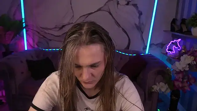 Snapshot of DiamondGoldie chatting on September 18, 2025, 7:00 am DiamondGoldie online show from September 18, 2025, 7:00 am