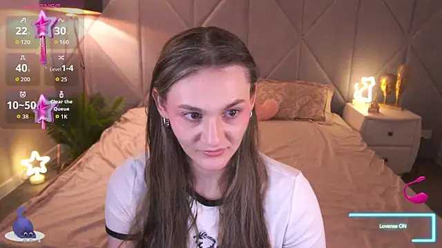 Snapshot of DiamondGoldie chatting on November 18, 2025, 8:45 pm DiamondGoldie online show from November 18, 2025, 8:45 pm