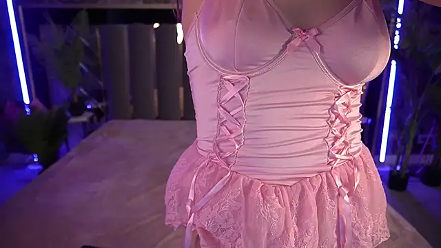 Snapshot of DiamondGoldie chatting on October 2, 2025, 7:01 am DiamondGoldie online show from October 2, 2025, 7:01 am