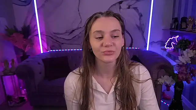 Snapshot of DiamondGoldie chatting on September 24, 2025, 6:53 am DiamondGoldie online show from September 24, 2025, 6:53 am