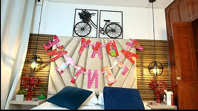 Cinthiabaker online show from September 19, 2025, 11:36 am