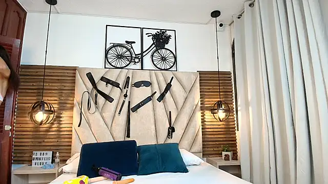 Cinthiabaker online show from November 25, 2025, 11:43 am