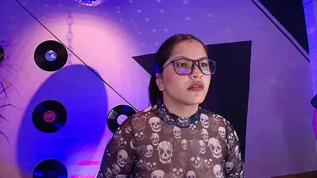 Lilith and Khloe online show from November 15, 2025, 11:25 am