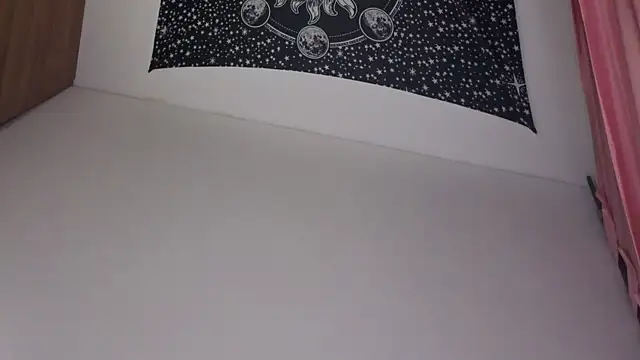 lilyx  online show from April 19, 2026, 4:57 am