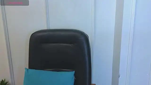 Snapshot of Kuro_Ren chatting on October 10, 2025, 1:34 pm Kuro Ren online show from October 10, 2025, 1:34 pm