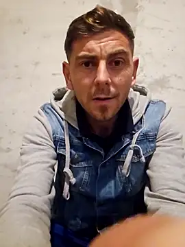 Alex-andru88 online show from November 5, 2025, 3:59 pm