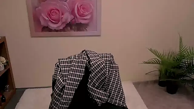 TwoBigSuns online show from April 20, 2026, 7:44 am