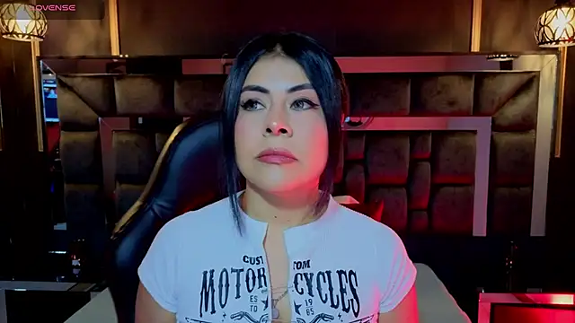 Aniajoness  online show from November 6, 2025, 3:43 am