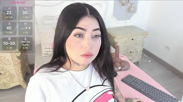 Snapshot of MeganStar__ chatting on November 4, 2025, 11:58 am MeganStar online show from November 4, 2025, 11:58 am