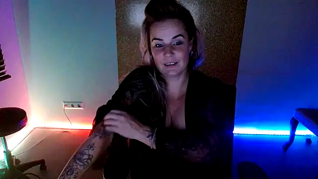 Mrs-Aurora online show from December 2, 2025, 6:59 am