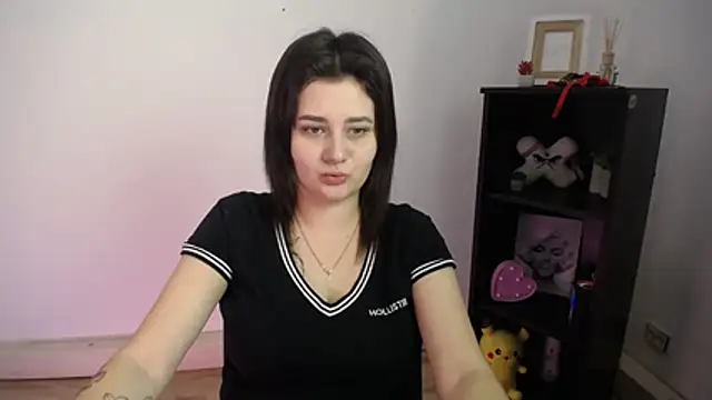 Katrin kiss  online show from November 24, 2025, 1:33 pm