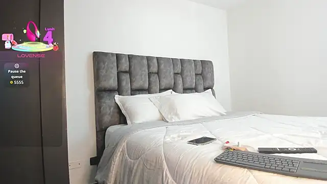 arianna 000 online show from September 13, 2025, 1:44 pm