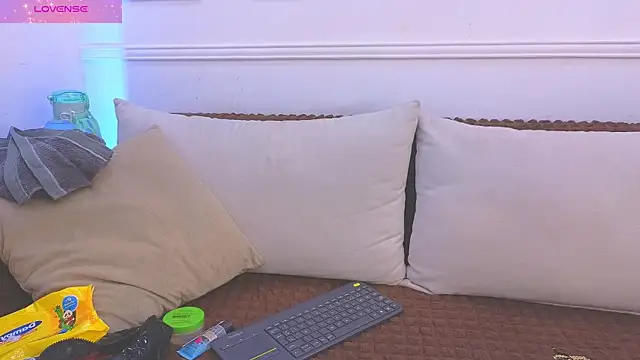 Daisy Price online show from April 4, 2026, 10:33 am