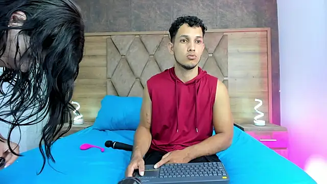 Snapshot of EimyAndMaxi chatting on April 22, 2026, 8:15 pm EimyAndMaxi online show from April 22, 2026, 8:15 pm