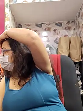 nisha 1110 online show from November 12, 2025, 3:16 pm