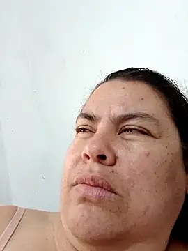 Snapshot of yaneth_ chatting on November 25, 2025, 12:49 pm yaneth online show from November 25, 2025, 12:49 pm