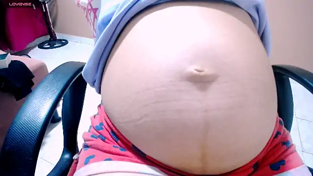 charlothee12 online show from October 1, 2025, 2:17 am