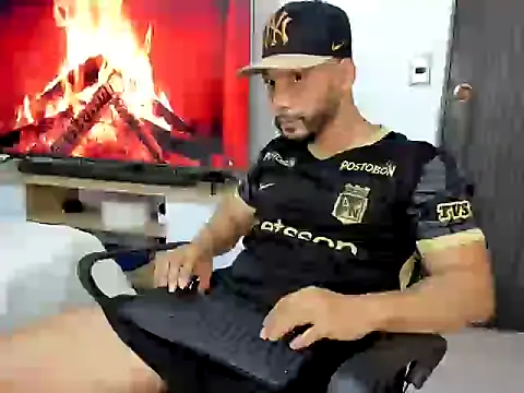 Snapshot of Apolo0608 chatting on October 27, 2025, 4:24 am Apolo0608 online show from October 27, 2025, 4:24 am