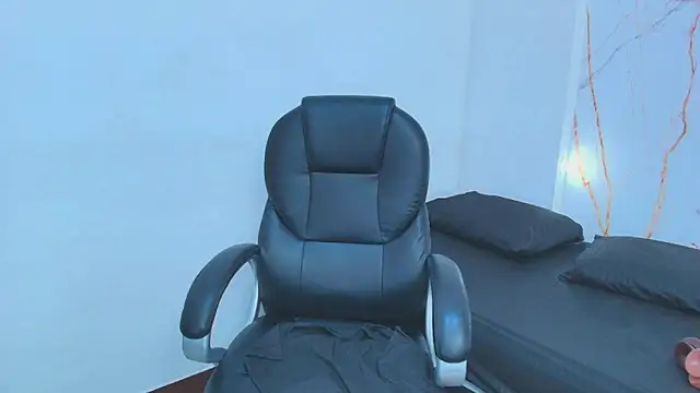 Karla hilton1 online show from November 20, 2025, 11:44 am