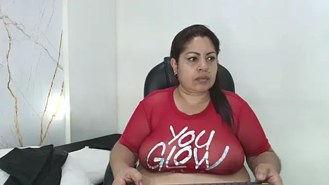 Snapshot of Karla_hilton1 chatting on January 17, 2026, 11:36 am Karla hilton1 online show from January 17, 2026, 11:36 am