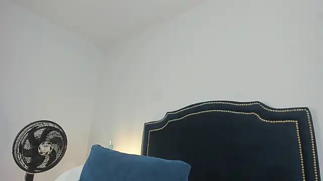 Snapshot of LiliCarterm chatting on October 21, 2025, 7:41 am LiliCarterm online show from October 21, 2025, 7:41 am