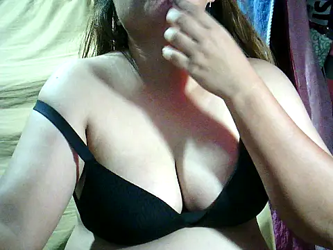 yuana25 online show from June 29, 2026, 6:53 am