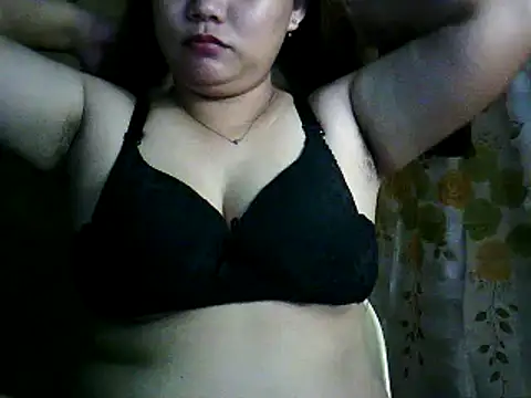 yuana25 online show from November 24, 2025, 3:39 am