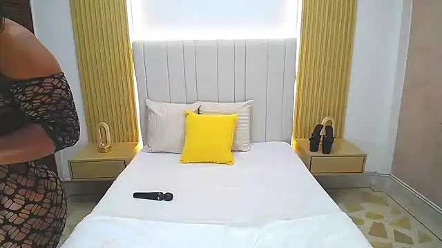 WildScarlet online show from April 12, 2026, 12:30 pm