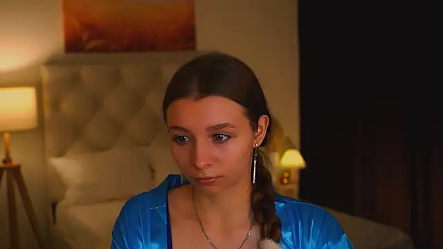 Snapshot of JulieDaniel chatting on October 16, 2025, 8:22 am JulieDaniel online show from October 16, 2025, 8:22 am