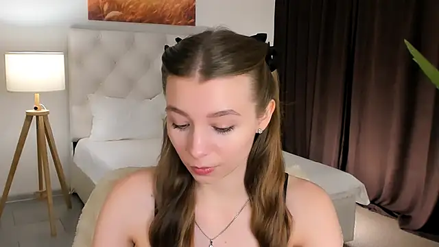 Snapshot of JulieDaniel chatting on October 29, 2025, 8:13 am JulieDaniel online show from October 29, 2025, 8:13 am