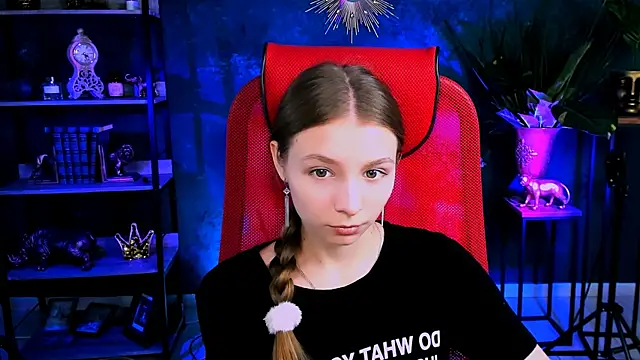 Snapshot of JulieDaniel chatting on September 11, 2025, 8:14 am JulieDaniel online show from September 11, 2025, 8:14 am