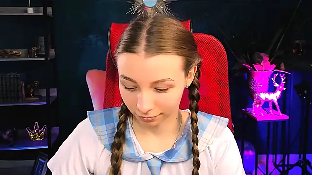 Snapshot of JulieDaniel chatting on November 11, 2025, 4:29 am JulieDaniel online show from November 11, 2025, 4:29 am