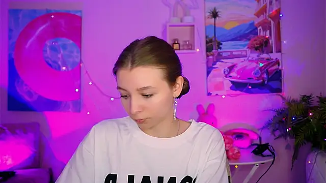 Snapshot of JulieDaniel chatting on October 14, 2025, 4:24 am JulieDaniel online show from October 14, 2025, 4:24 am